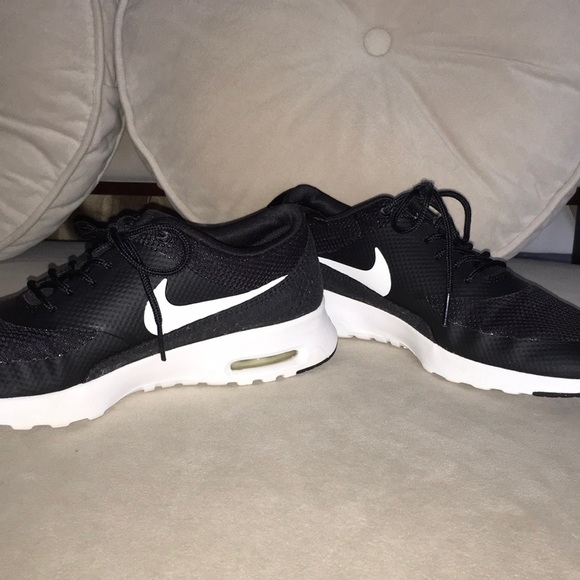 Size 8 Nike Air Max Thea - Picture 3 of 3